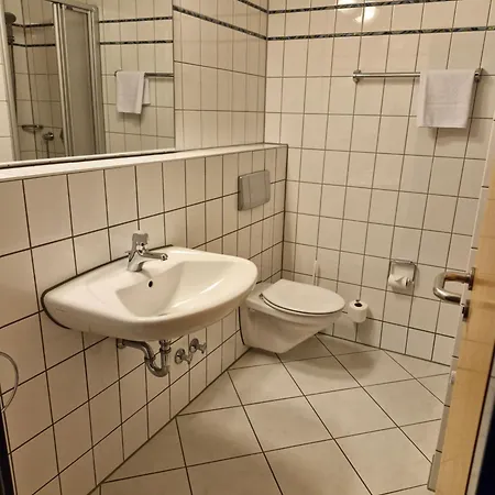 Gaestehaus Im Haus Des Kfz-gewerbes Hostel Drezno