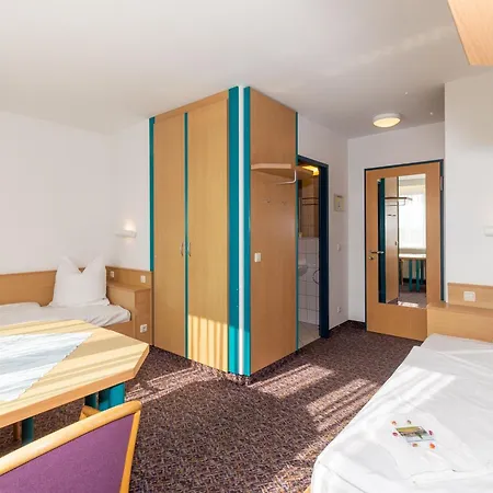 Gaestehaus Im Haus Des Kfz-gewerbes Albergue *
